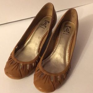 Decree tan wedge shoes
